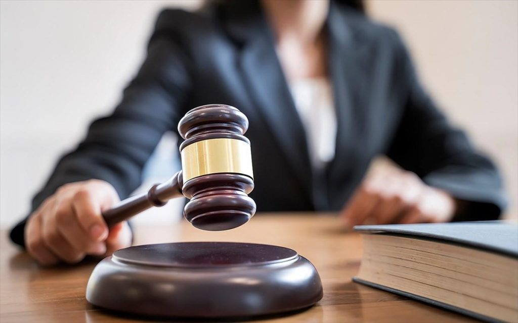 Μέτρα φύλαξης στις δικαστικές υπηρεσίες ζητούν οι δικαστικοί μετά το τραυματισμό υπαλλήλου στην Κω