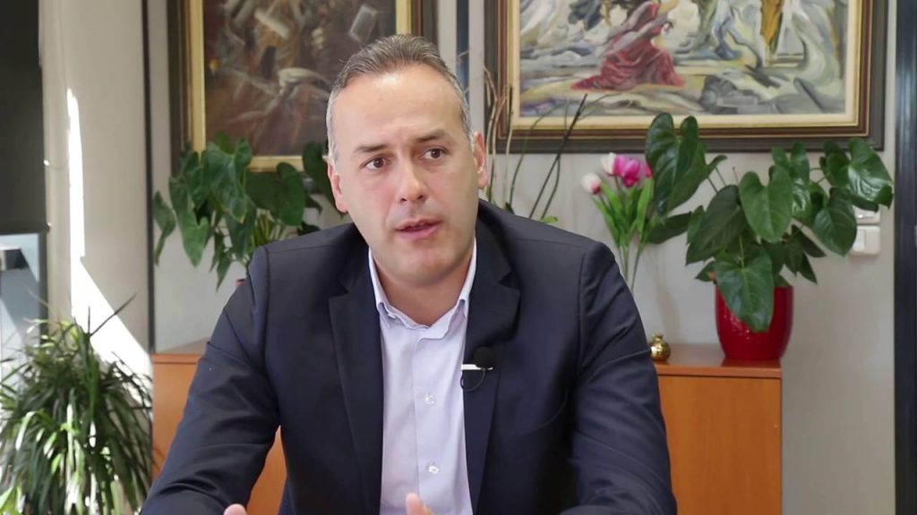 Ο δήμαρχος Ελληνικού καταγγέλλει τον δήμαρχο Γλυφάδας: «Όταν ήταν ευθύνη του ΣΠΑΥ ο υποσταθμός της Γλυφάδας ήταν καθαρός»
