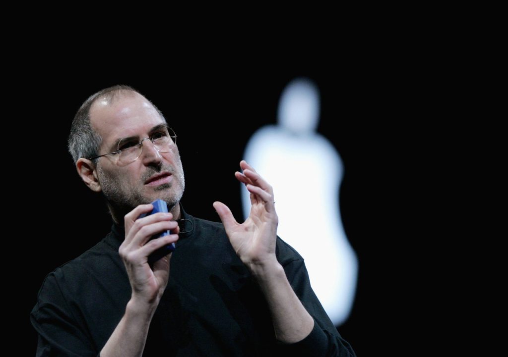 Η απλή ερώτηση του Steve Jobs που έφτασε την αξία της Apple στο 1 τρισ.