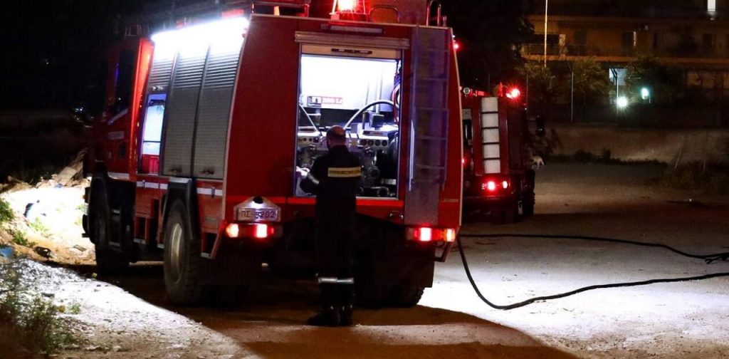 Μεγάλη φωτιά σε εργοστάσιο στον Ασπρόπυργο: Καίγονται πλαστικά – Στάλθηκε μήνυμα από το «112» (φώτο) (upd)