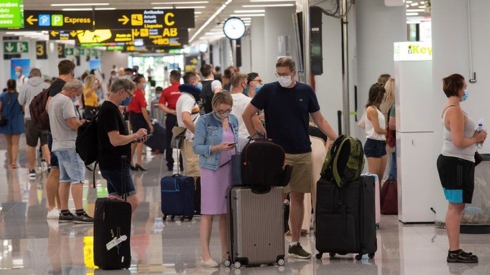 Ισπανία: Προσλήψεις αστυνομικών για την αντιμετώπιση των τουριστών στο αεροδρόμιο της Μαδρίτης