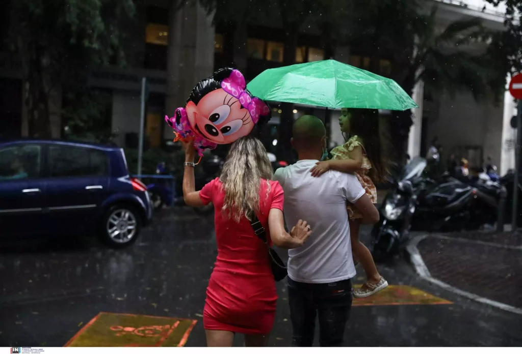 Καιρός: Συννεφιά σε Αττική και καταιγίδα σε Θεσσαλονίκη σήμερα – Οι περιοχές με κεραυνούς και χαλάζι