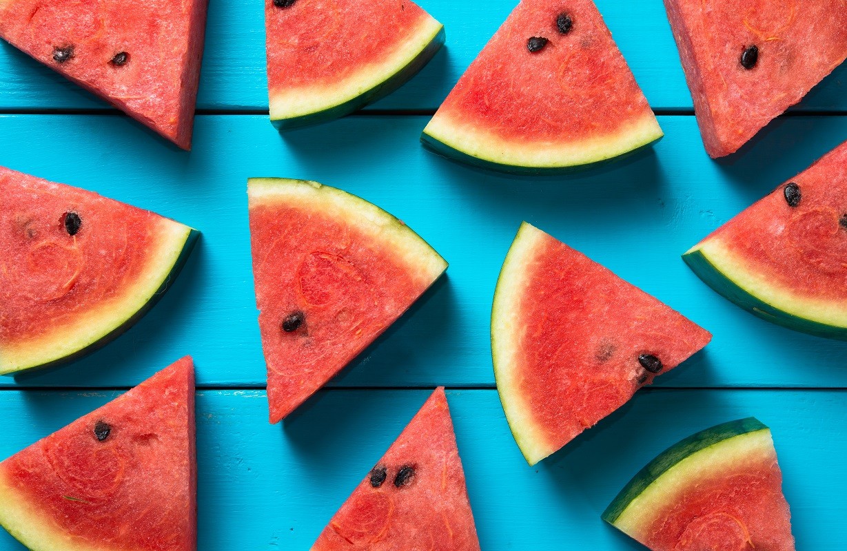 Το απόλυτο κόλπο για να κόψετε το καρπούζι εύκολα και γρήγορα