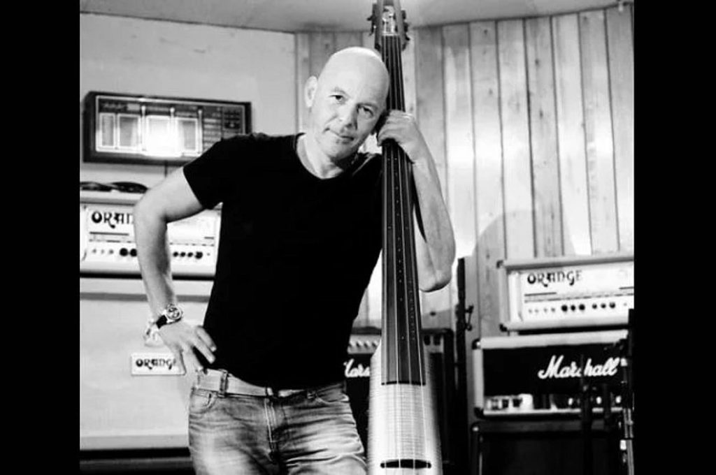 Γιάννης Νόνης: Πέθανε ο μπασίστας του συγκροτήματος «Χαΐνηδες» (φώτο)