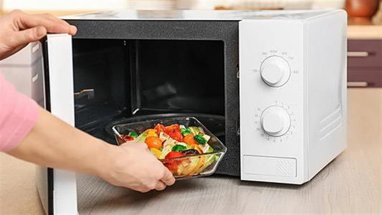 Αυτά είναι τα συνηθέστερα λάθη που κάνετε στη χρήση του φούρνου μικροκυμάτων
