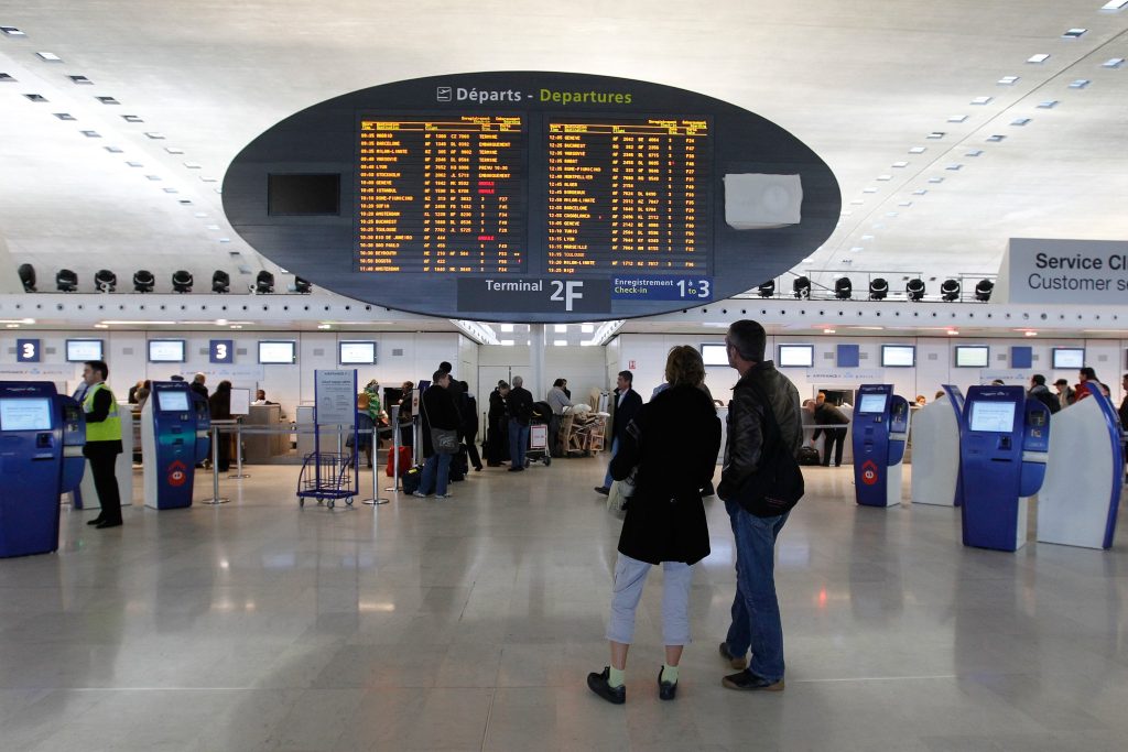 Γαλλία: Δεκάδες πτήσεις ακυρώνονται από το αεροδρόμιο Σαρλ ντε Γκωλ – Απεργούν αύριο οι εργαζόμενοι
