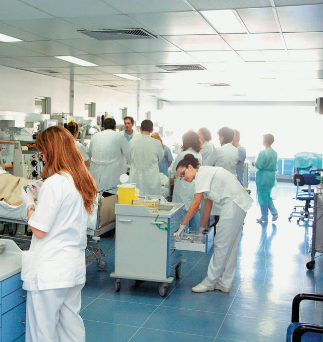 Παιδιατρικό επειγόντων Περιστατικών στο Θριάσιο: Συνοδός ασθενή τραυμάτισε ειδικευόμενη παιδίατρο