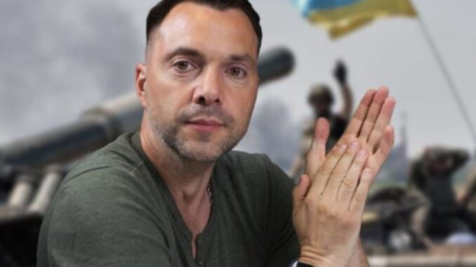 Α. Αρεστόβιτς: «Ξεκίνησε η διάσπαση στον ουκρανικό Στρατό»
