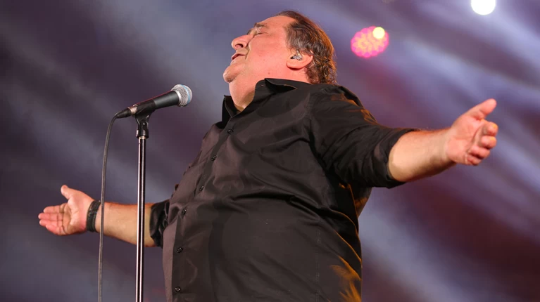 Β.Καρράς: Η αφορμή για το ξύλο σε συναυλία του στην Αυστραλία ήταν μια καρέκλα