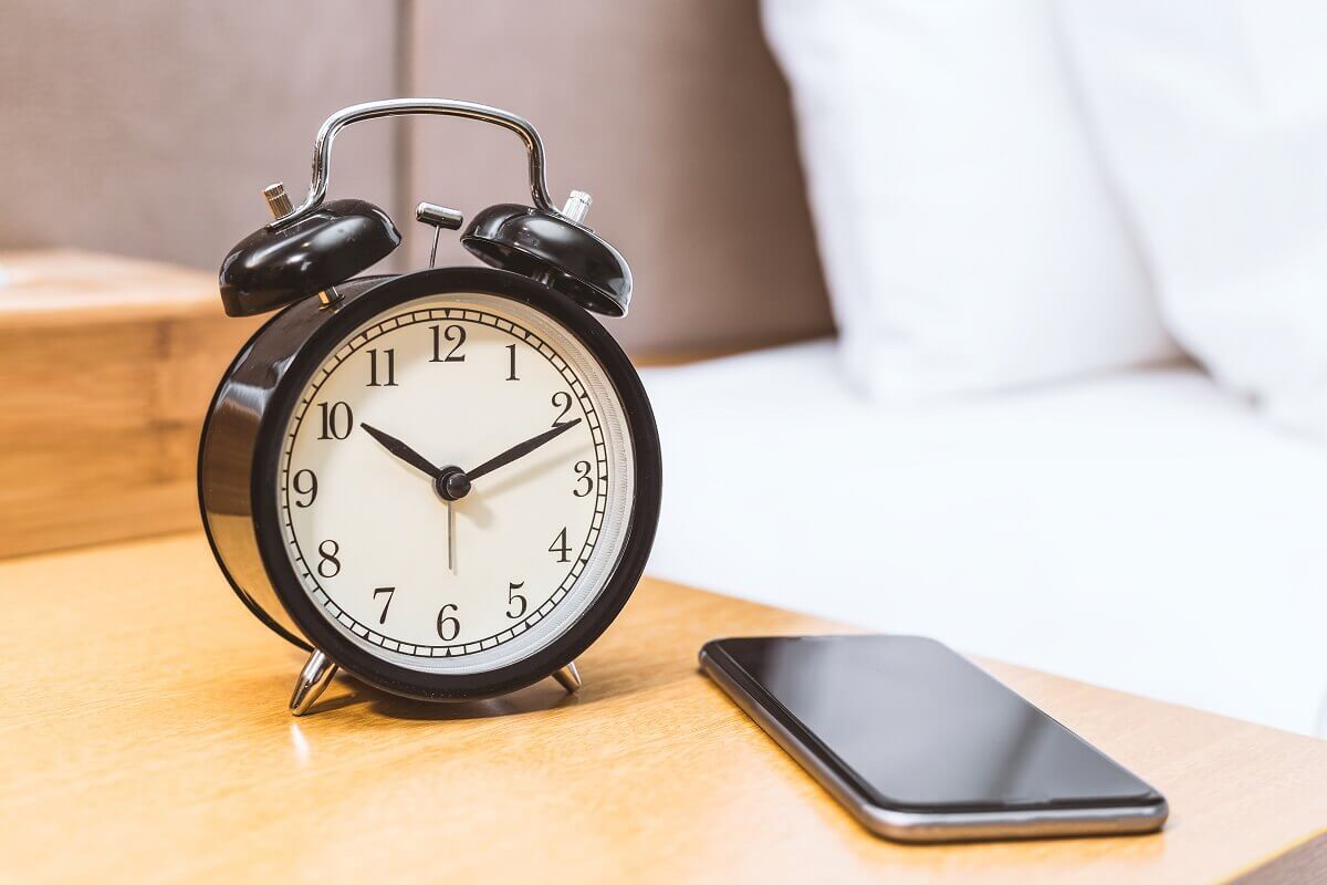 Πώς ξυπνούσαν οι άνθρωποι πριν τα ξυπνητήρια; –  Ένα επάγγελμα που χάθηκε