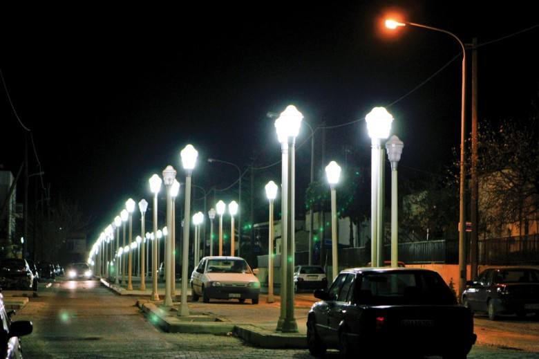 Η κυβέρνηση περιορίζει τον οδικό φωτισμό: Οι πολίτες θα οδηγούν με «σονάρ»