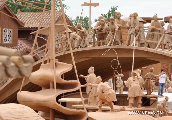 Εντυπωσιακές εικόνες από πάρκο από πηλό στην Κίνα (φωτο)