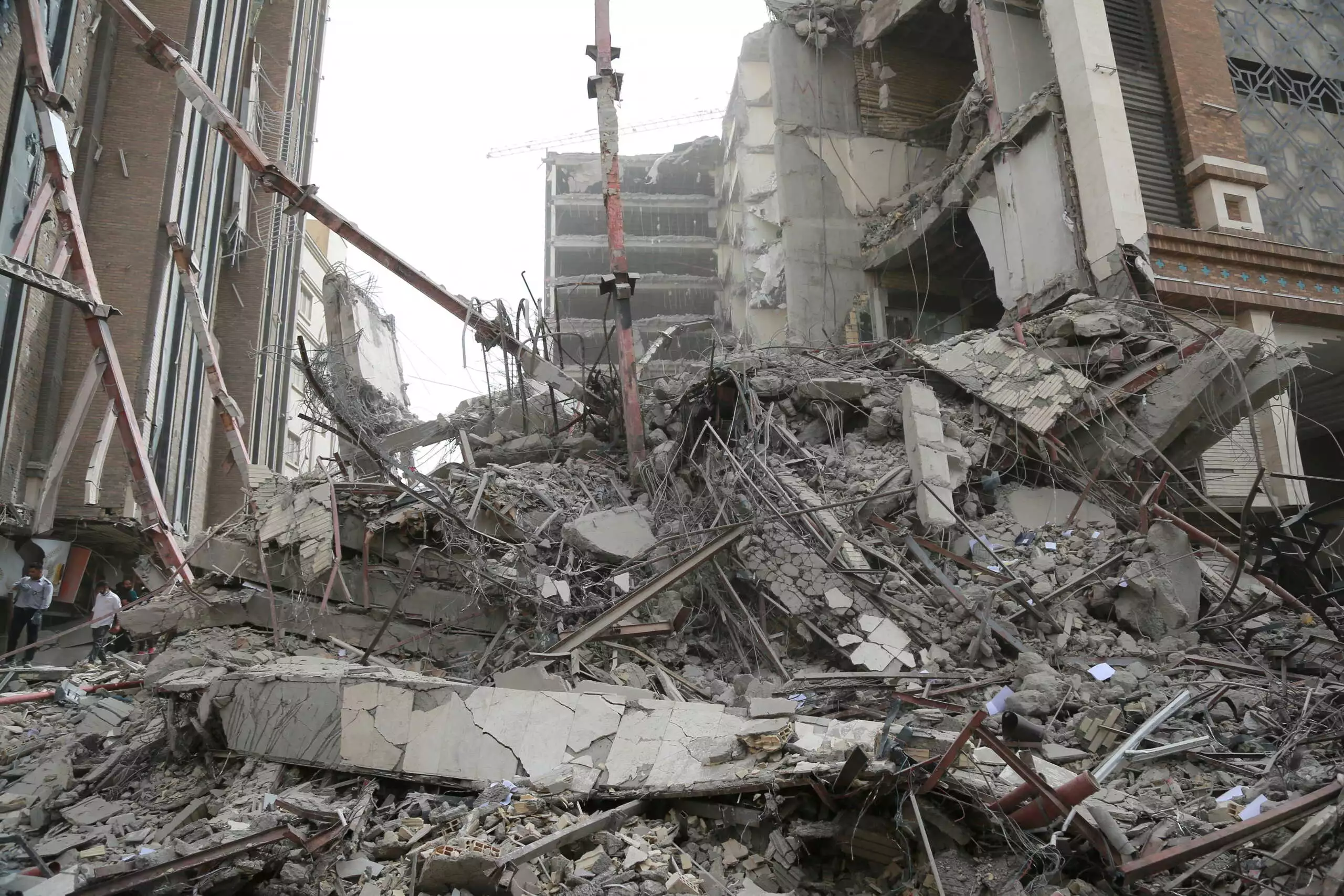 Ιράν: Νέα κατάρρευση κτιρίου – Τουλάχιστον δύο οι νεκροί