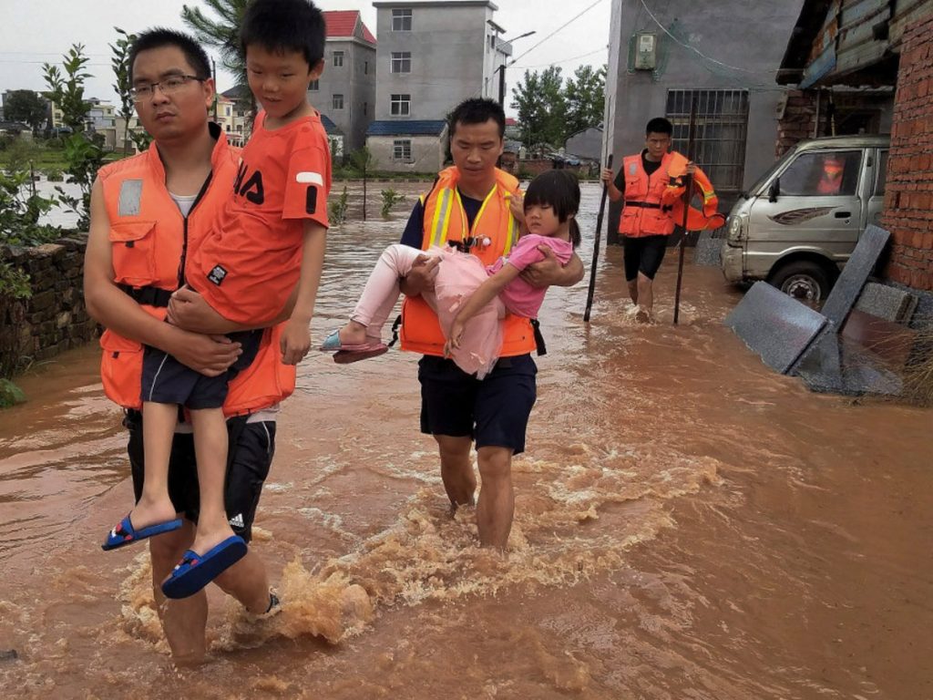 Σφοδρές βροχοπτώσεις πλήττουν την Κίνα – 10 νεκροί