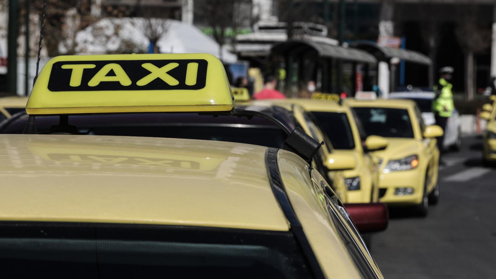 Άγρια καταδίωξη οδηγού ταξί στο κέντρο της Αθήνας – Αρνήθηκε να υποβληθεί σε τροχονομικό έλεγχο