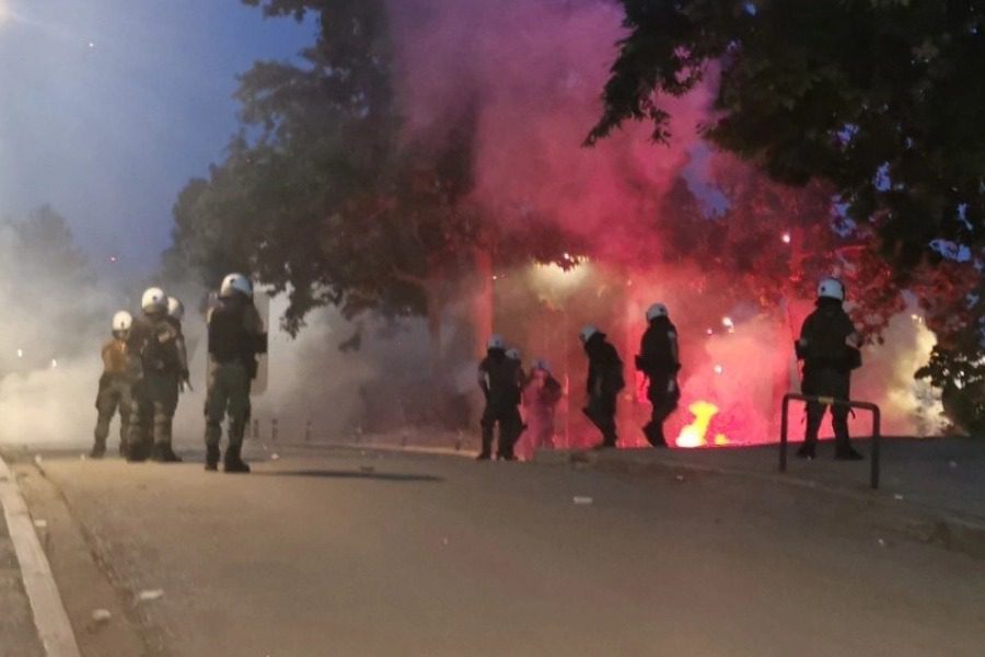 Θεσσαλονίκη: Επεισόδια μέσα και έξω από το ΑΠΘ μετά το τέλος της πορείας