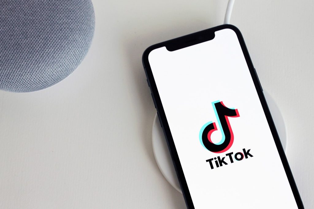 Το TikTok ετοιμάζει λειτουργία για τους «εθισμένους» – Δυνατότητα να μπει «κόφτης» ωρών χρήσης