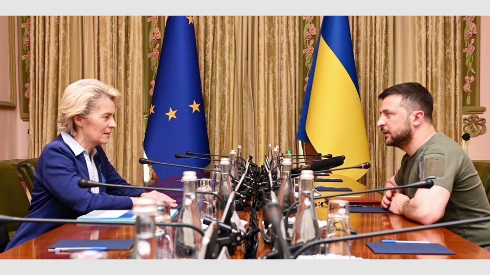 Τα αστεία της ΕΕ: Υπόσχονται ένταξη στην Ουκρανία που όμως σε μια διαδικασία που χρειάζεται 10 χρόνια
