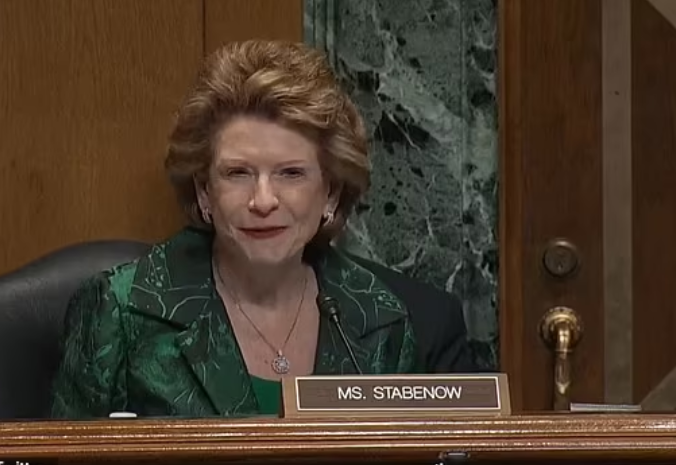 Βουλευτής των Δημοκρατικών: «Δεν έχει σημασία πόσο…υψηλές είναι οι τιμές καυσίμων – Έχω ηλεκτρικό αυτοκίνητο»!