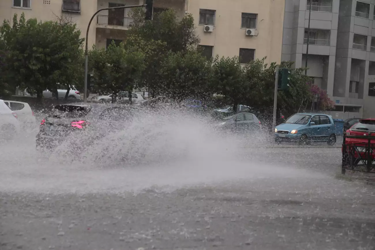 Καιρός: Εξασθενεί σταδιακά η κακοκαιρία «Genesis» – Πού θα έχουμε βροχές τις επόμενες ώρες