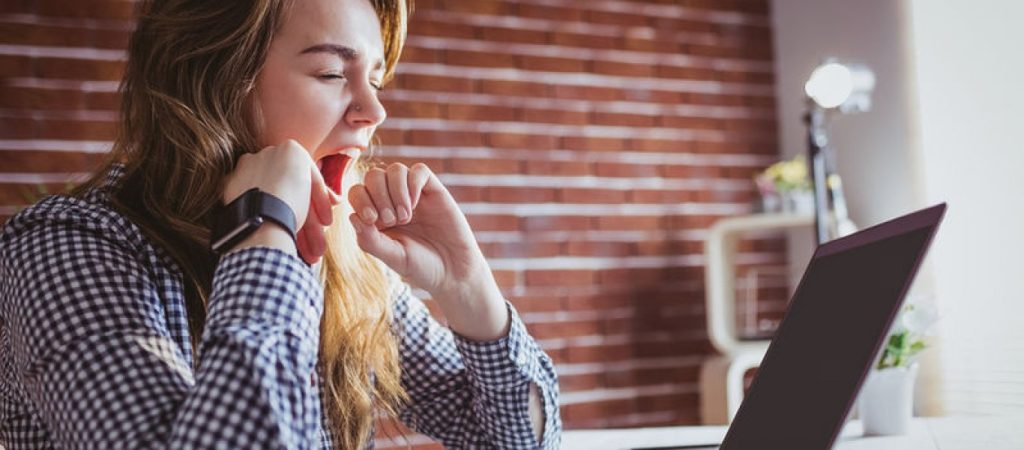 Δείτε ποιες είναι οι τροφές που μας προκαλούν υπνηλία & ποιες που μας κρατούν ξύπνιους