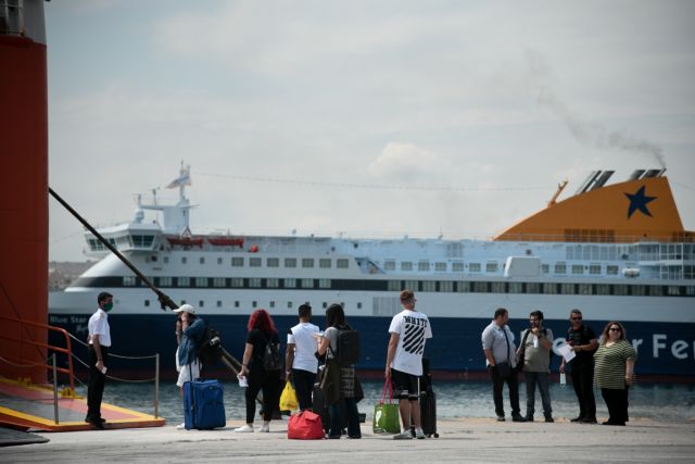 Αγίου Πνεύματος: Η μεγάλη έξοδος στα λιμάνια – Γεμάτα αναχωρούν τα πλοία για τα νησιά