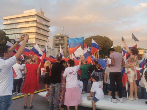 Λευκωσία: Κύπριοι και Ρώσοι κατέκλυσαν την πλατεία ελευθερίας για την Ημέρα της Ρωσίας (βίντεο)