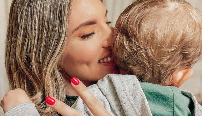 Δείτε φωτογραφίες της Αθηνά Οικονομάκου: Ο 4χρονος γιος της με την καλύτερή του φίλη!