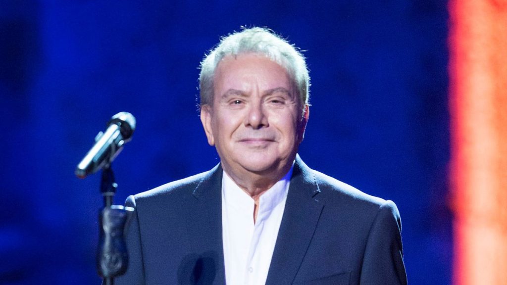 Μανώλης Μητσιάς: «Δεν με πειράζει αν κάποιος είναι ομοφυλόφιλος, αρκεί να μην προκαλεί»