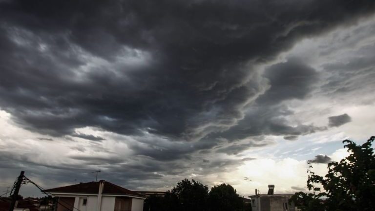 Κακοκαιρία Genesis: Η στιγμή της σφοδρής χαλαζόπτωσης στο Αγρίνιο (βίντεο)