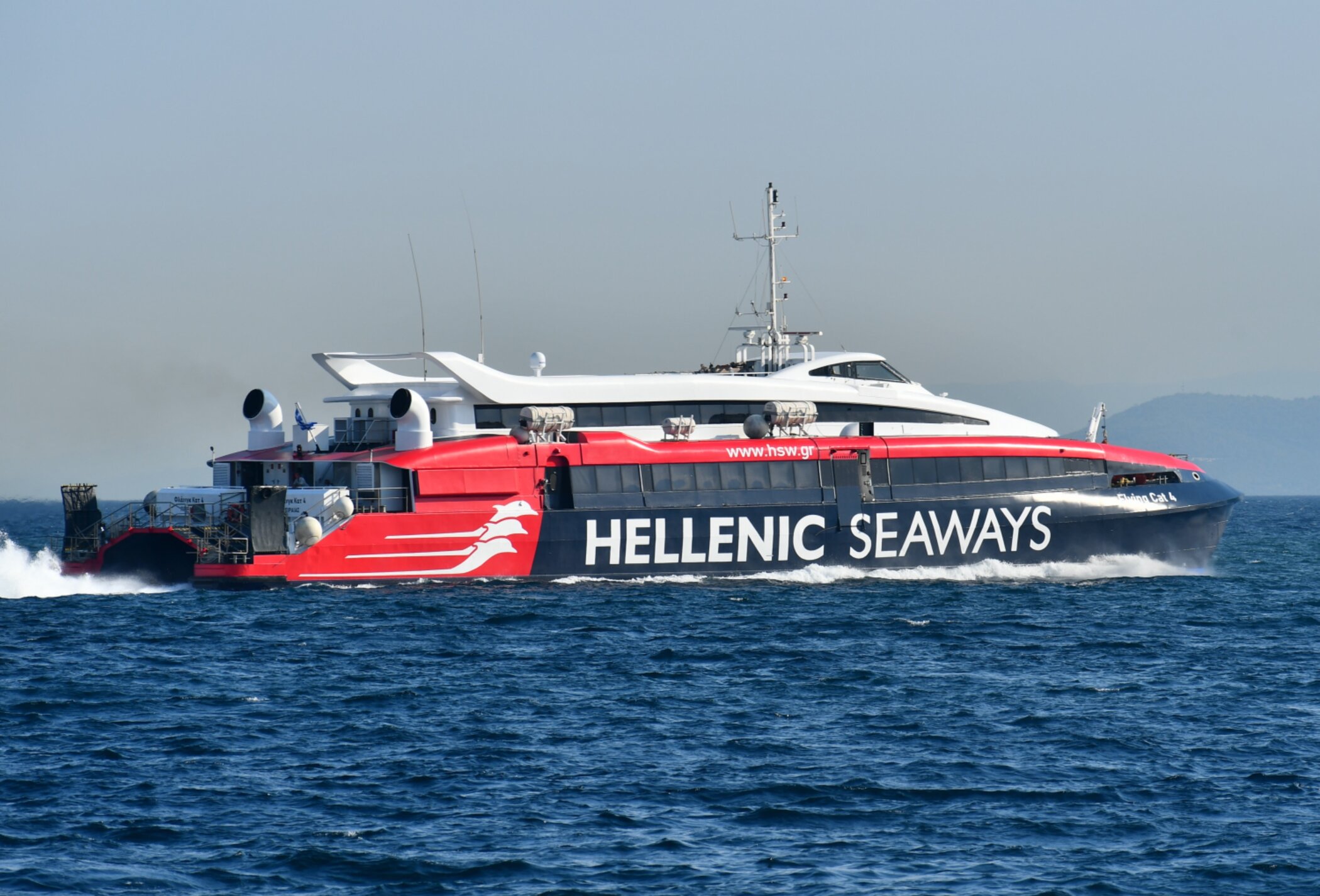 Μηχανική βλάβη στο καταμαράν «Flying Cat 4» – Πλέει προς Πόρο