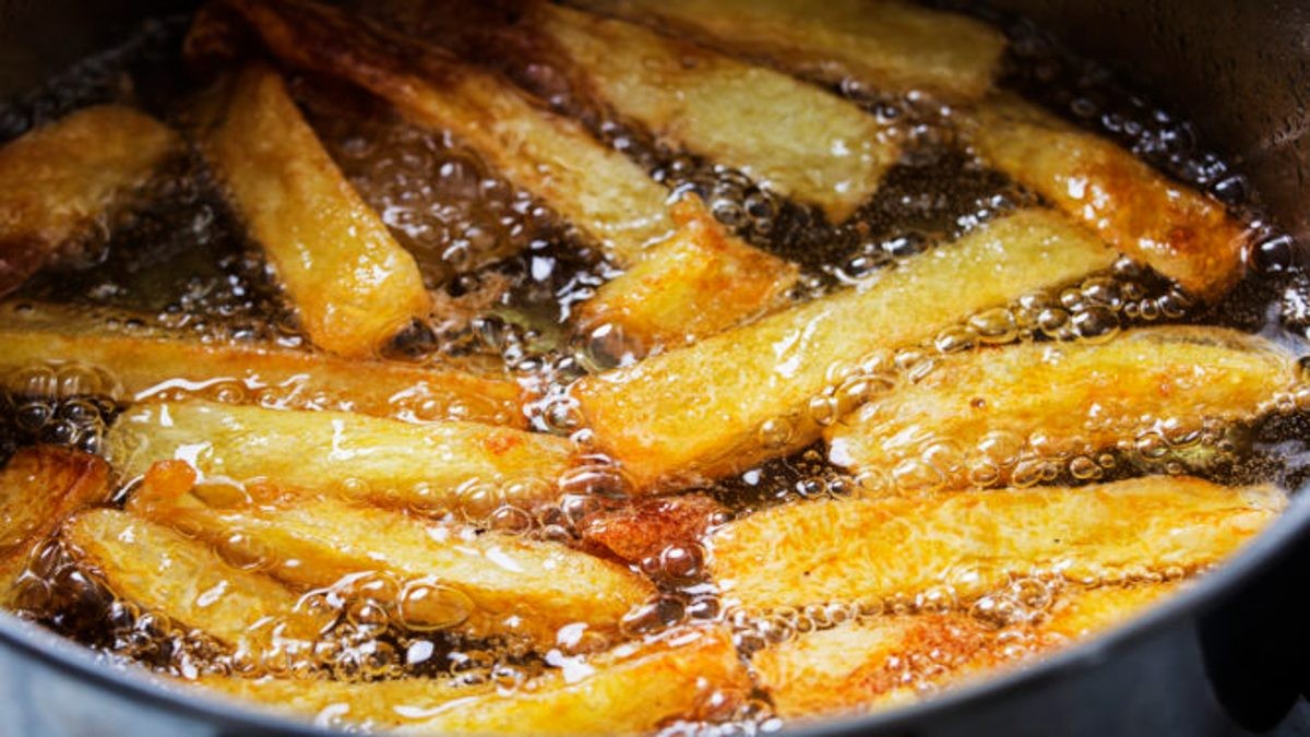 Το κόλπο για να μη μυρίζει το σπίτι καμένο λάδι τηγανίσματος