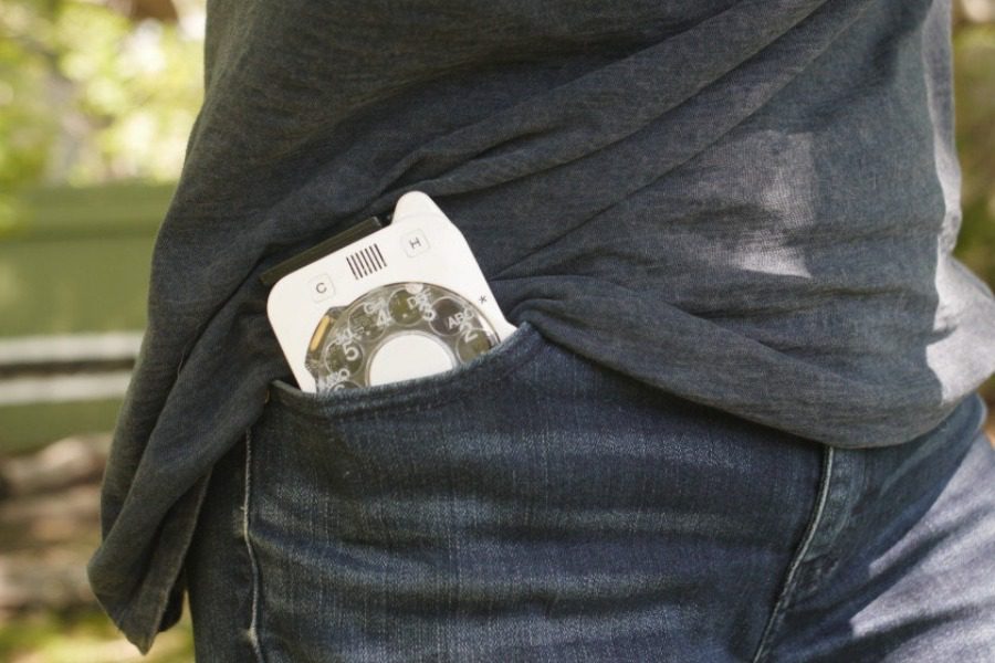 Κι όμως παίρνει και τηλέφωνο: Αυτό είναι το πιο πιο κουλό ρετρό κινητό που έχετε δει ποτέ