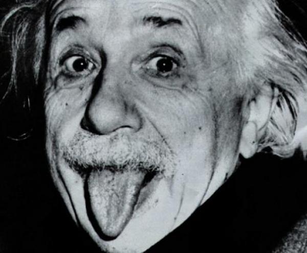 Αϊνστάιν: Η ιστορία της διάσημης φωτογραφίας που βγάζει…γλώσσα στους φωτογράφους