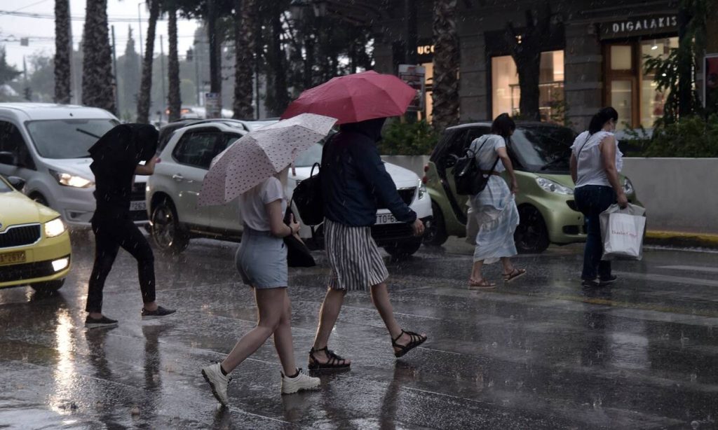Καιρός: Συνεχίζονται οι βροχές και οι καταιγίδες σήμερα – Οι περιοχές που θα επηρεαστούν