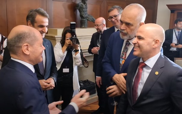 Η ειρωνεία του Έντι Ράμα προκάλεσε πρόβλημα στα Σκόπια!