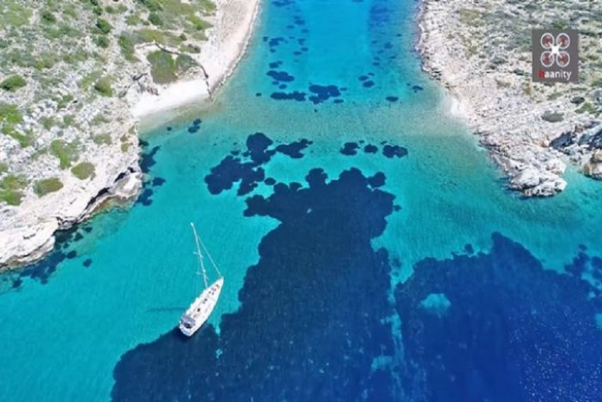 Τσελεβίνια: Το άγνωστο εξωτικό ακρωτήρι της Πελοποννήσου με τα καταγάλανα νερά