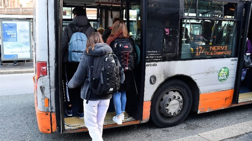 Ιταλία: Εξετάζεται η παράταση του μέτρου της μάσκας σε δημόσια ΜΜΜ και νοσοκομεία μέχρι τον Σεπτέμβριο