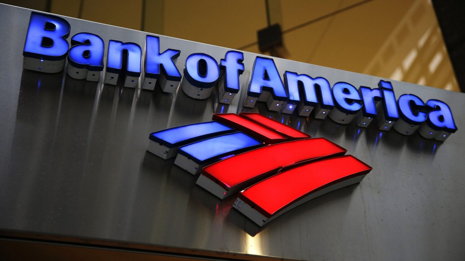 Bank of America: «Οι ΗΠΑ μπαίνουν σε ύφεση – Ο πληθωρισμός θα ενταθεί – Πρωτοφανές σοκ στα εμπορεύματα»