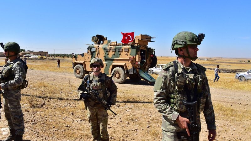Οι ΗΠΑ ζητούν από την Τουρκία να βάλει «φρένο» στα σχέδια για νέα εισβολή στην Συρία