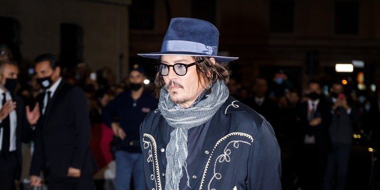 Πάλι στα δικαστήρια ο Τζόνι Ντεπ – Κατηγορείται για ξυλοδαρμό: Η επανένωση με την Καμίλ Βάσκεζ 