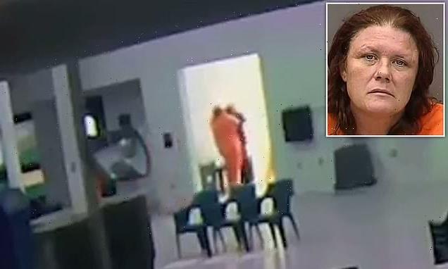 Αγγλία: Κρατούμενη προσπάθησε να πνίξει δεσμοφύλακα με μαξιλαροθήκη – Οι υπόλοιπες κρατούμενες την έσωσαν (βίντεο)