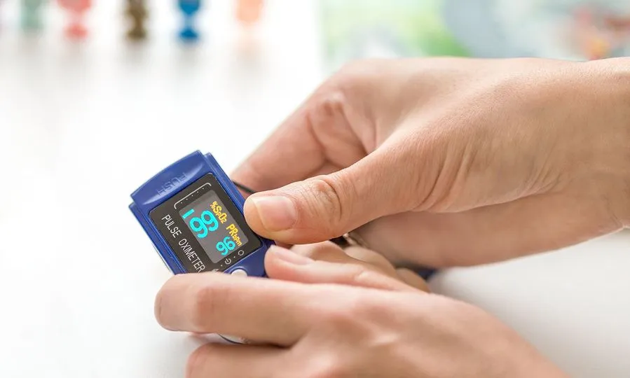 Μάθετε αν μπορούν τα παλμικά οξύμετρα να βοηθήσουν στην παρακολούθηση της αποκατάστασης της COVID στο σπίτι