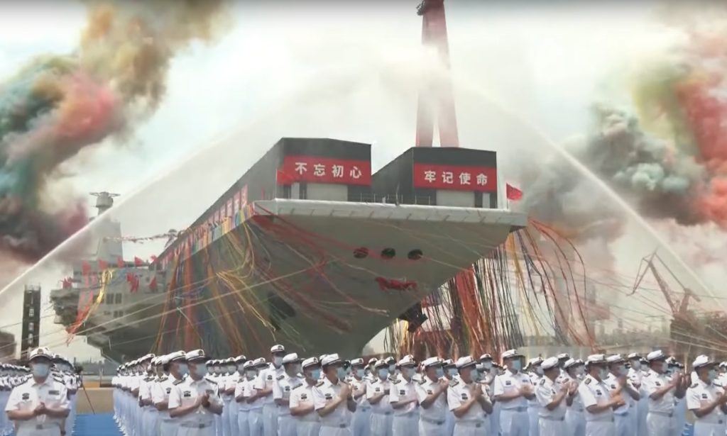 Κίνα: Εντυπωσιακές εικόνες από την καθέλκυση του «Fujian» του τρίτου αεροπλανοφόρου της χώρας
