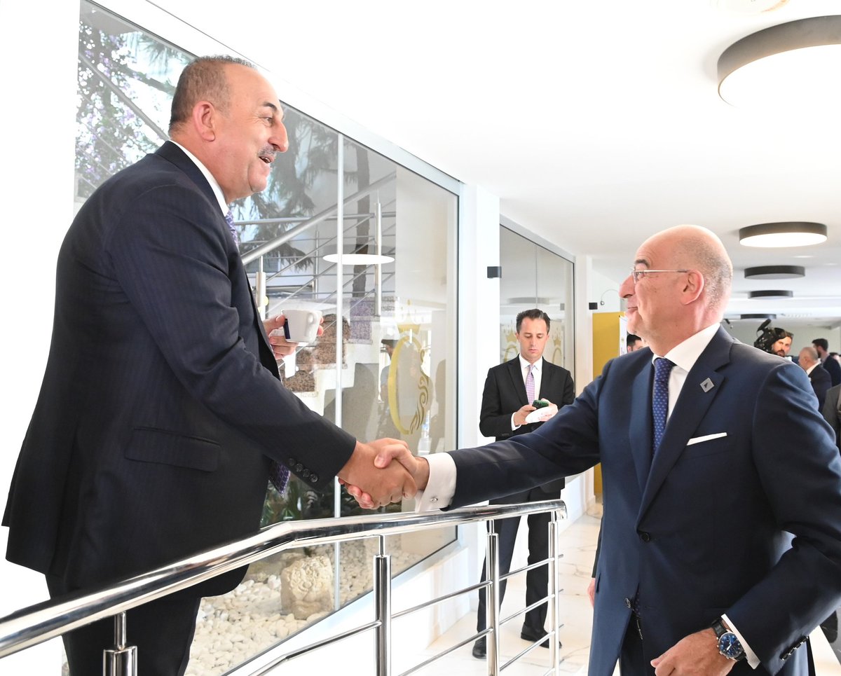 Ελληνοτουρκικά: H ανούσια πολιτική των «χειραψιών» και το «δεν ανακατεύομαι» των ΗΠΑ