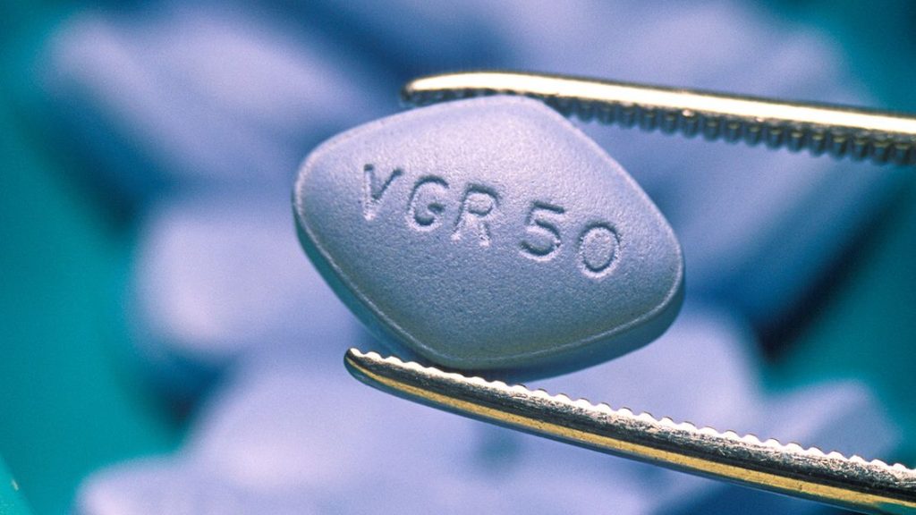 Viagra: Μάθετε πώς επιδρά στον οργανισμό το μπλέ χάπι