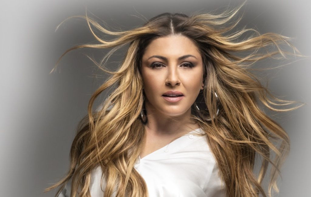 Αναστάτωση σε συναυλία της Έλενας Παπαρίζου στη Θεσσαλονίκη – Διέκοψε και κάλεσε την Αστυνομία (βίντεο)