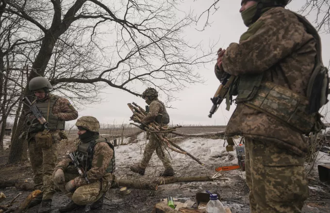 Ο ουκρανικός στρατός παραδέχτηκε ότι έχει χάσει έως και το 50% των βαρέων όπλων του