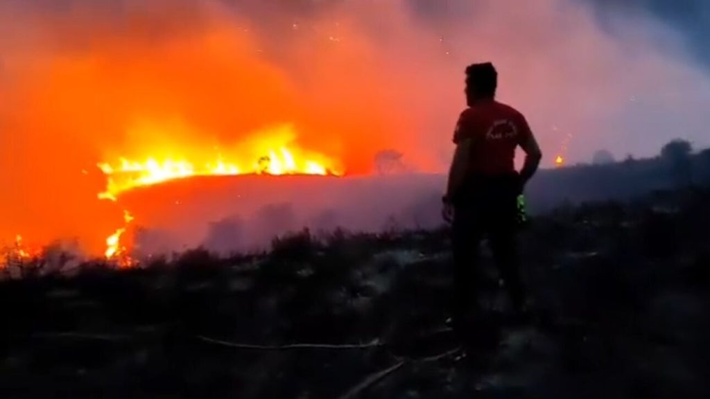 Ανεξέλεγκτη η φωτιά στην Εύβοια – Συνεδριάζει το Συντονιστικό στην Κύμη