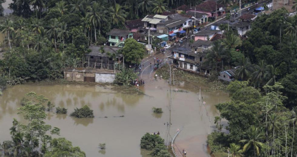 Μπαγκλαντές: 25 νεκροί από τις ισχυρές βροχοπτώσεις – Εκατομμύρια εγκλωβισμένοι από τις πλημμύρες